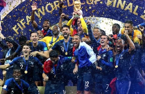 França goleia Croácia na final e é bicampeã da Copa