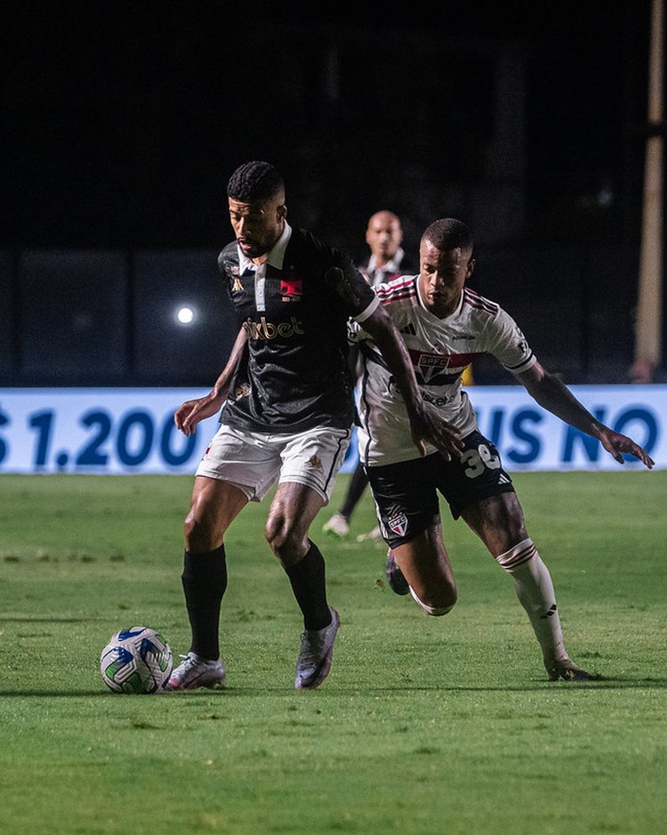 São Paulo empata com Vasco e segue sem vencer fora de casa no